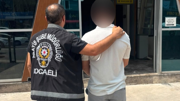 Kasten Yaralama suçundan aranıyordu. İzmit’te yakalandı