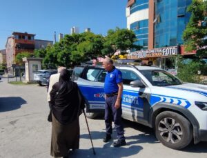 Yaşlı çiftin imdadına Büyükşehir Zabıtası yetişti