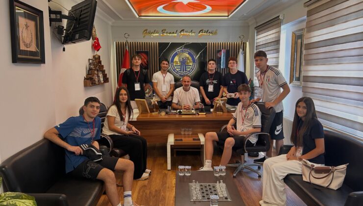İstanbullu öğrencilerden Gölcük Esnaf Odası’na ziyaret