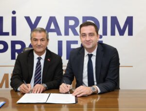 İzmit Belediyesi ile Kocaeli Barosu Adli Yardım Protokolünü yeniledi
