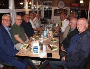 Eski Dostlar sezonu teknede balıkla açtı