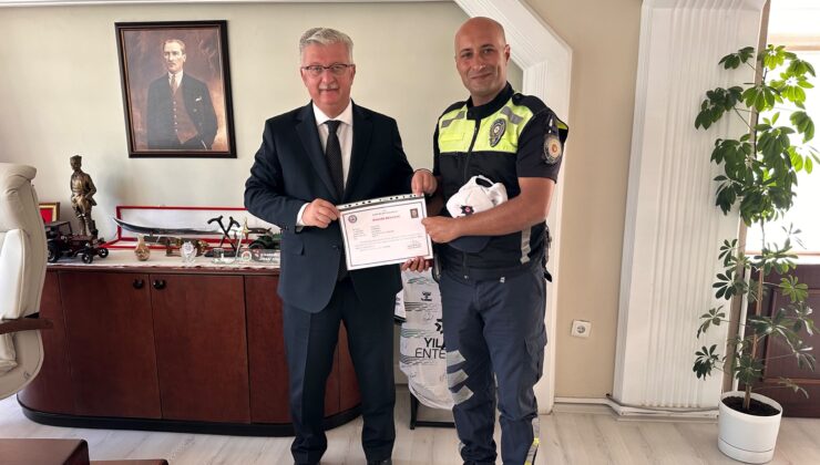 Hayat kurtaran polis memuruna Başarı Belgesi