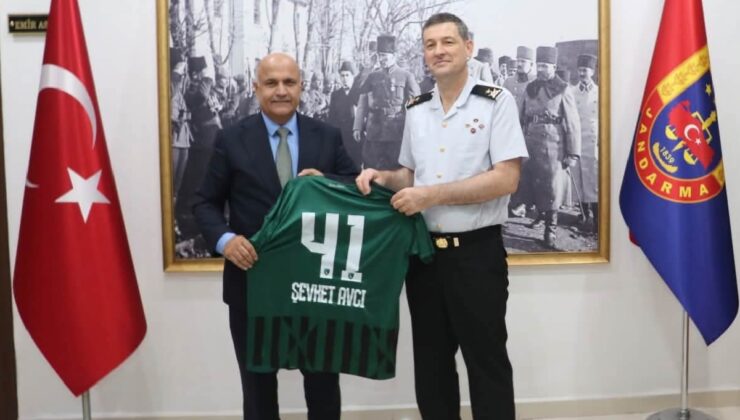 Tuğgeneral Avcı’ya Kocaelispor forması
