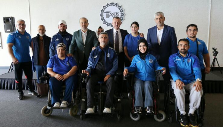 Başkan Büyükakın başarılı sporcularla buluştu