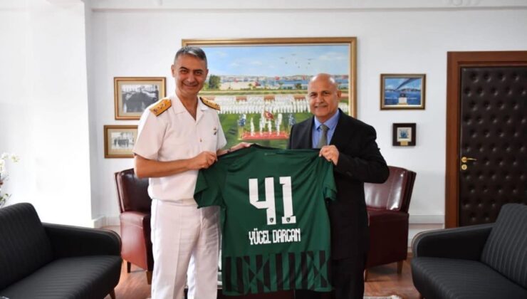 Tümamiral Darcan’a Kocaelispor forması