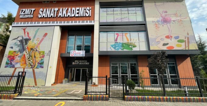 İzmit’te Sanat Akademisi Koro Bölümü’nde 10 Öğrenci Başarılı Oldu