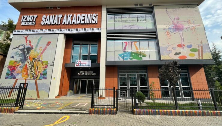 İzmit’te Sanat Akademisi Koro Bölümü’nde 10 Öğrenci Başarılı Oldu