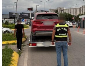 İzmit’te makas atan sürücüye ağır ceza!