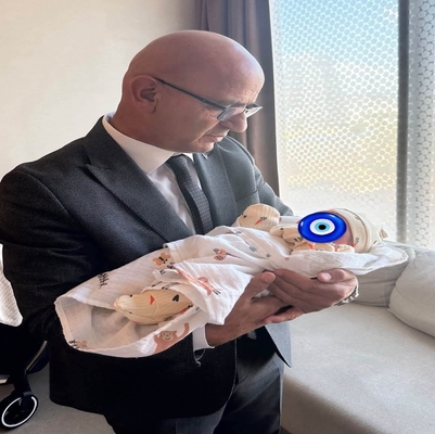 Aydın Ünlü, Doruk bebeğin kulağına ezan okuyup ismini koydu
