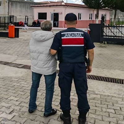 Silahla Tehdit suçundan aranıyordu. Körfez’de yakalandı
