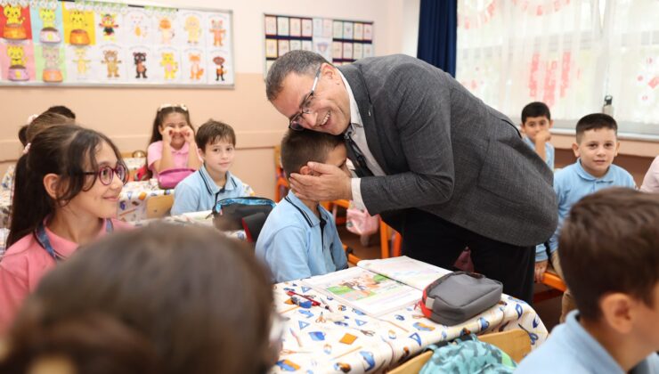 Minik başkanın vaadi gerçek oldu! Sertif Gökçe sınıfa konuk oldu