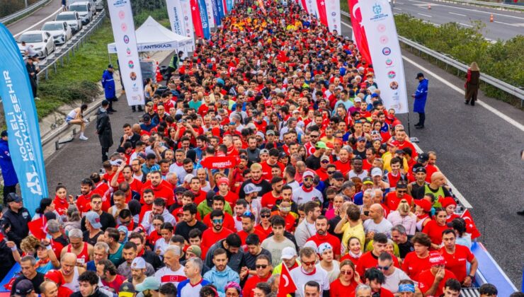 Binlerce adım Cumhuriyet için atıldı