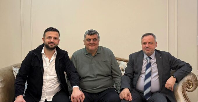 Dokuzlar’dan Hasan Ayaz’a Geçmiş Olsun Ziyareti