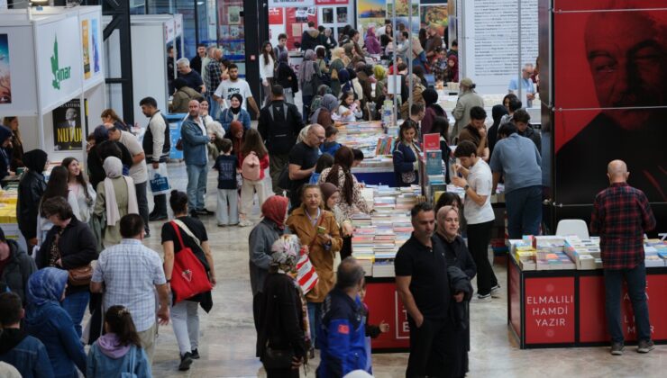 Kocaeli Kitap Fuarı ilk günden doldu taştı