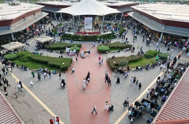 İzmit Outlet’ de uzman çavuş kendini vurdu 