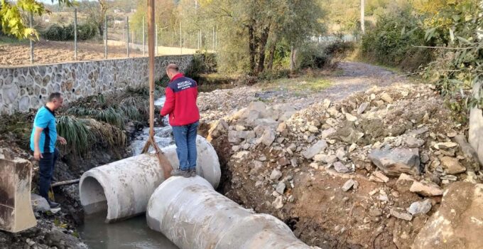 Selin kapattığı köy yolu ulaşıma açıldı